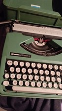 OLIVETTI LETTERA 82 MACCHINA DA SCRIVERE ANNI 80 VINTAGE PORTATILE!!
