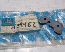PIASTRINA BLOCCAGGIO MANUBRIO PER PIAGGIO VESPA 50 R-S 90 (139162)