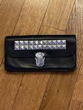 Portafoglio lungo con borchie