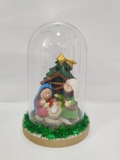 Natività Stile  Moderno In Campana Di Plastica Con Base Di Legno