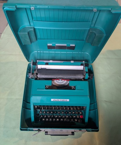 Olivetti studio - , 45
