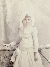 Antica foto di giovane donna