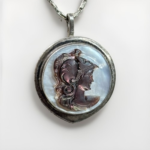 Collana con ciondolo vintage