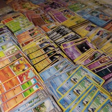 Pokemon Lotto 100 Carte Pokémon in ITALIANO Originali e Diverse + HOLO e VINTAGE
