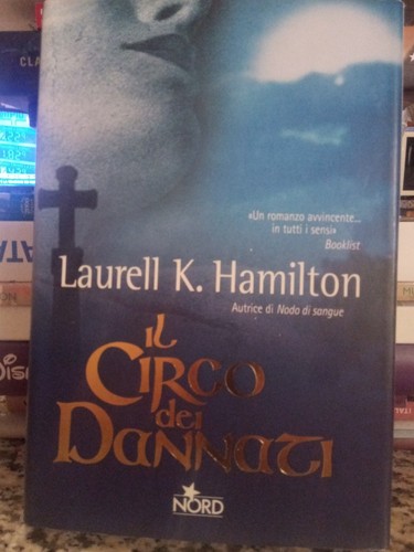 Laurell hamilton il - laurell,