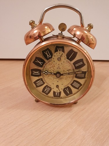 Vintage wecker aus kupfer - vintage,