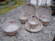 Tazze, piattini e zuccheriera