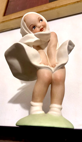 Colpo vento statuetta - di, in