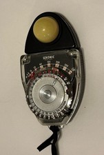 @ Macchina fotografica SakuraDo @ esposimetro vintage Sekonic Studio Model-S non testato