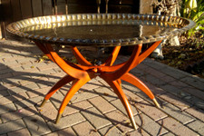 Tavolo moderno metà secolo anni '60 ~ gamba di ragno cinese ~ vassoio ovale ottone ~ pieghevole