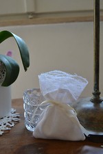 SACCHETTO BOMBONIERA  in tela aida per ricamo punto croce