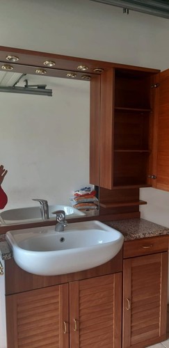 Mobile bagno con lavabo