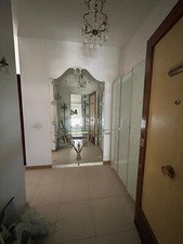 consolle in specchio e cristallo intarsiato con sostegno in ottone dorato