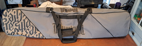 Borsa snowboard isolata