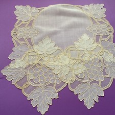Set di 3 centrini antichi organza ricamata intarsiata grappoli uva