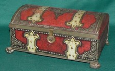 ANTICHITA' - VINTAGE - ANTICO PORTAGIOIE IN LATTA ROSSO