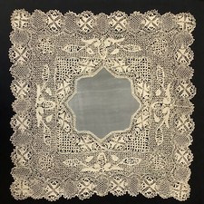 Antico centro o fazzoletto in merletto maltese seta 48 cm