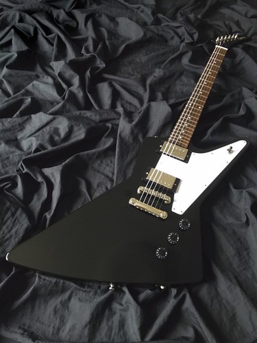 Epiphone inspired gibson - by,