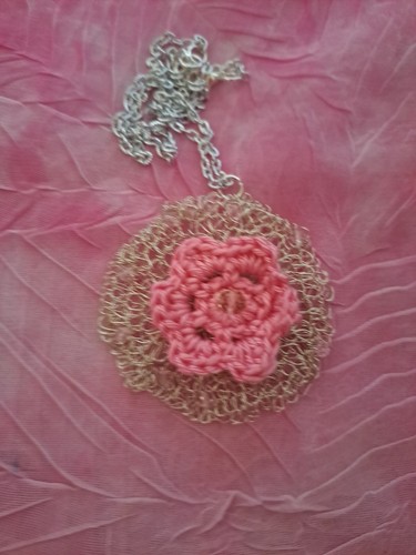 Collana rosa realizzata all - realizzata,