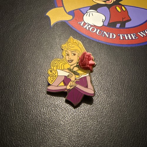 Spilla rosa scolpita disney - rosa,
