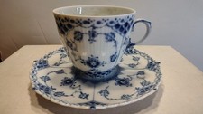 Royal Copenhagen tazza e piattino in pizzo blu scanalato completo 1035