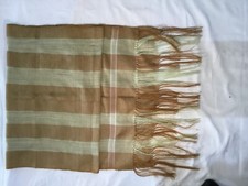 Sciarpa in seta grezza e cotone, prodotto artigianale realizzato e tinto a mano.