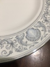 Wedgwood dolphins piatto piano 27 cm. filo platino campionario no box