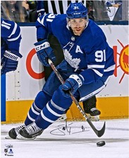 John Tavares Toronto Maple Leafs firmato 16 x 20 maglia blu pattinaggio e disco foto