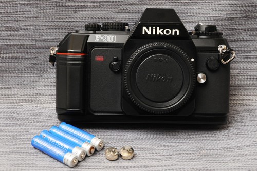 Nikon 301 con - f-301, back