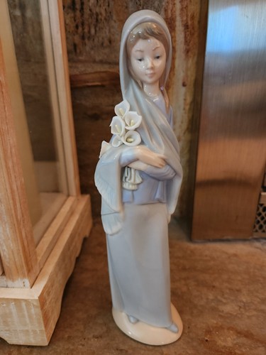 Lladro ragazza con gigli - con, di