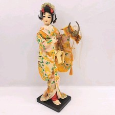 Bambola geisha giapponese in