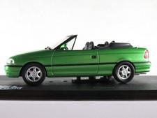 IXO #09 Opel Astra F Cabriolet (1992-1998) in verde metallizzato 1:43 vetrina PC