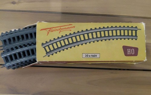 Fleishmann binario treno