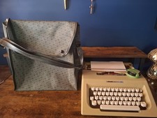Vintage Olivetti Lettera 25