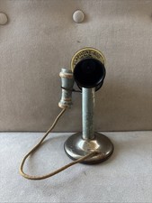 Antico telefono giocattolo a