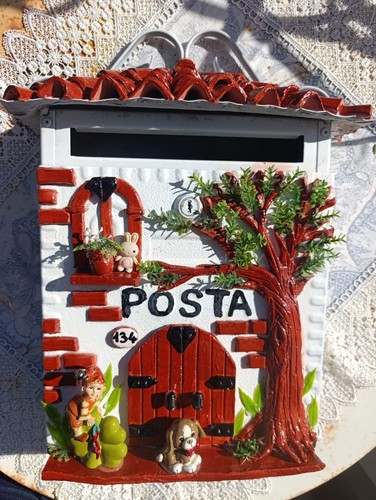 Cassetta della posta decorata - della,