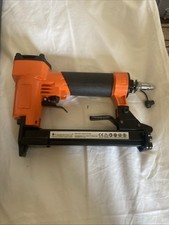 Cucitrice ad aria Timbertech in scatola con istruzioni