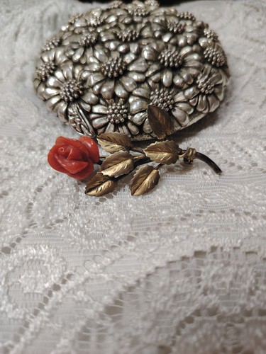 Spilla antica con corallo - con,
