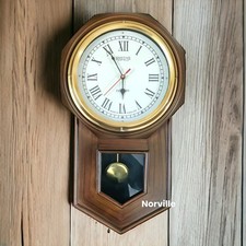 Antico orologio a pendolo da