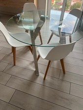 Tavolo In Vetro Con 4 Sedie