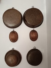 Gruppo di 6 stampi e padelle