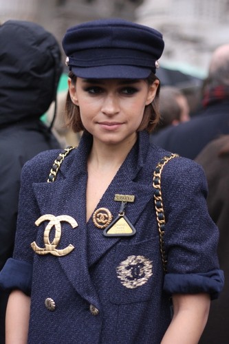 Chanel 12p tweed logo - chanel,