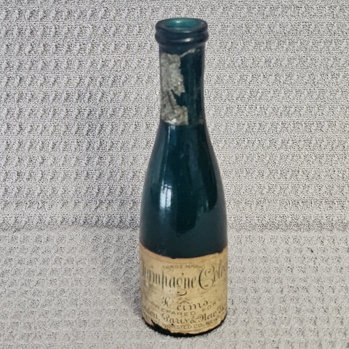 Antica bottiglia vetro acqua