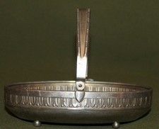 Cestino vintage con piedi in