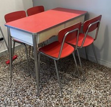tavolo da cucina con sedie in formica rossa modernariato