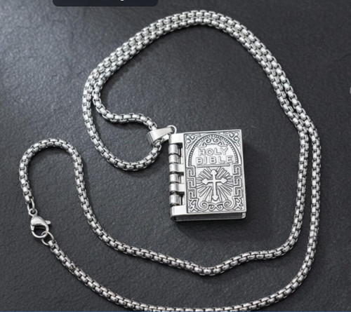 Collana con ciondolo croce