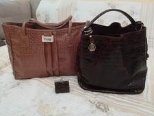 BORSA SECCHIELLO IN VERA PELLE BORGOGNA STAMPA COCCODRILLO + SHOPPER IN PLASTICA