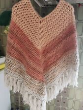 Poncho In Lana Lavorato All'uncinetto