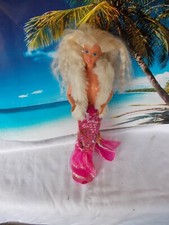 Bambola Barbie, con gonna rosa