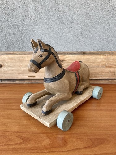 Giocattolo scultura cavallo - cavallo, su